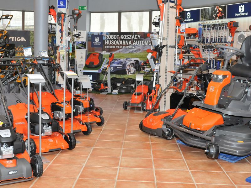Ekspozycja urządzeń Husqvarna i robotów Automower® FORTECH